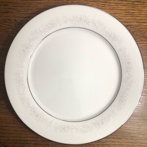 Noritake Cumberland Dinner plates set of three